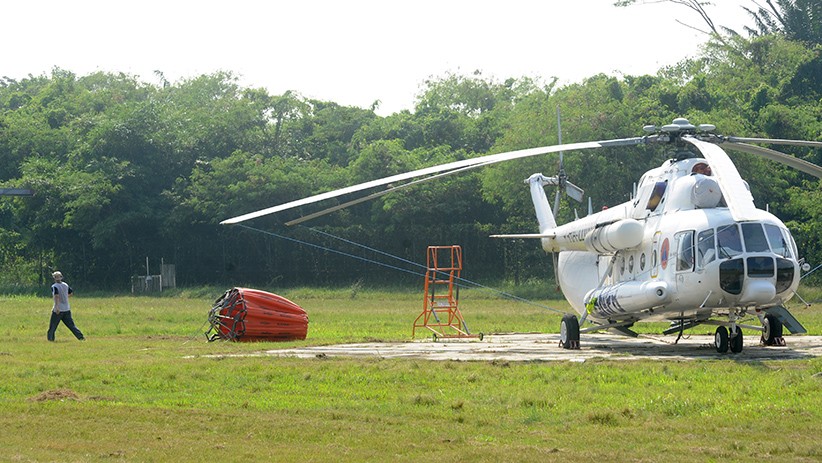 Warga Kampung Miami Jayawijaya Sewa Helikopter untuk Evakuasi Orang Sakit