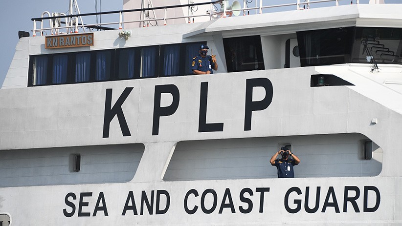 KPLP Patroli di Perbatasan Kepulauan Riau dan Singapura - Bagian 2