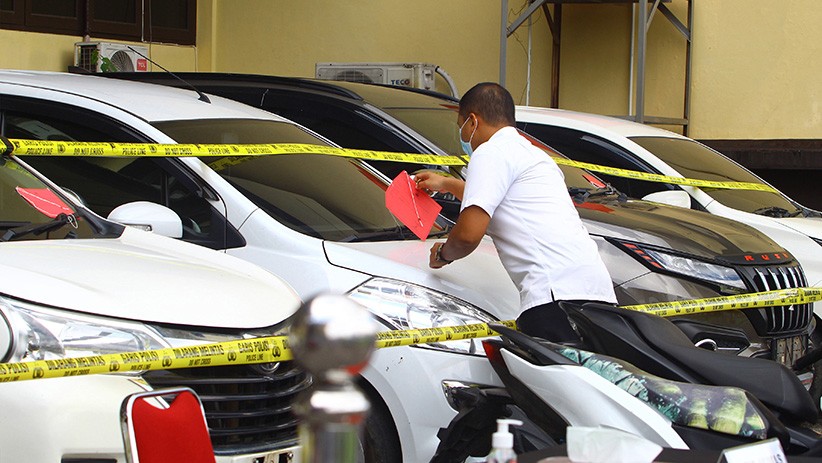 Polda Kalbar Ungkap Kasus Penggelapan Kendaraan Rental, 12 Mobil Disita - Bagian 2