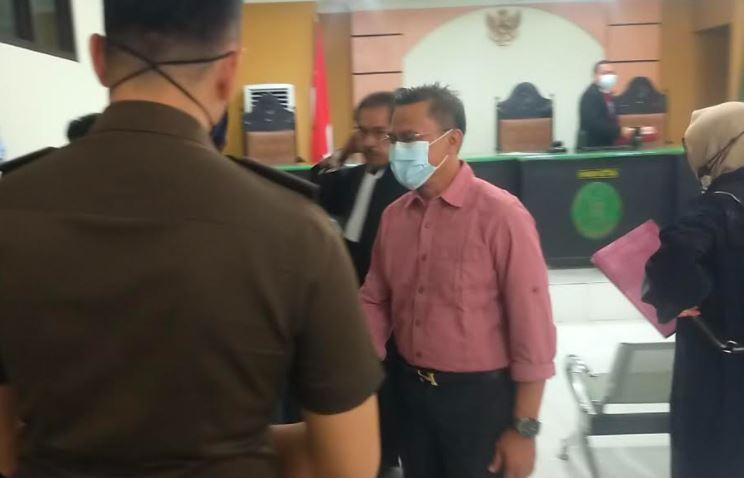 title Sidang Kasus Dermaga, Wawali Bima Anggap Dakwaan Jaksa Tidak Jelas Sidang Kasus Dermaga, Wawali Bima Anggap Dakwaan Jaksa Tidak Jelas