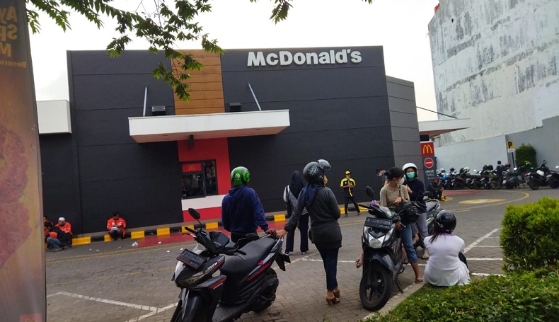 Antrean Pesanan Cukup Panjang di McDonald's Cimahi Ditertibkan Petugas