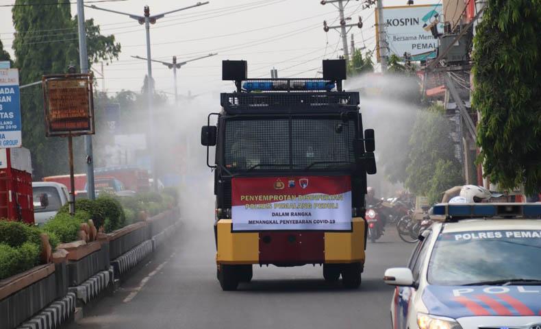 Tekan Penyebaran Covid-19, Mobil AWC Semprot Disinfektan 3 Kali Sehari di Pemalang