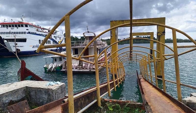 Tidak Terawat, Dermaga Kapal Cepat di Pulau Simeulue Ambruk