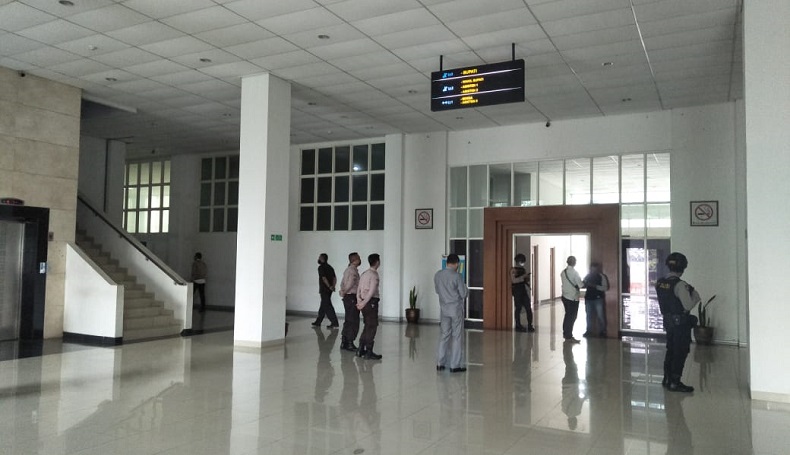 title KPK Mendadak Datangi Pemkab Bandung Barat, Sejumlah ASN Diperiksa di Ruang Wakil Bupati KPK Mendadak Datangi Pemkab Bandung Barat, Sejumlah ASN Diperiksa di Ruang Wakil Bupati