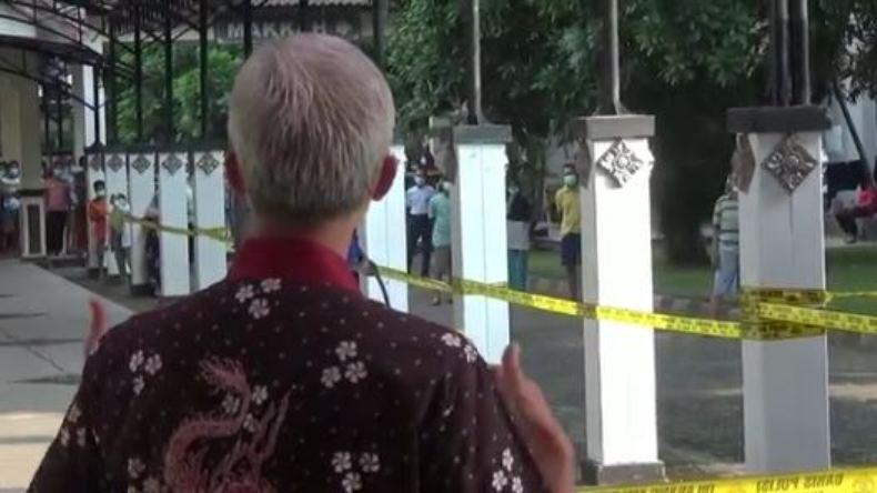 Kunjungi Asrama Haji Donohudan, Ganjar Berdialog dengan Pasien Covid-19 dari Jauh 