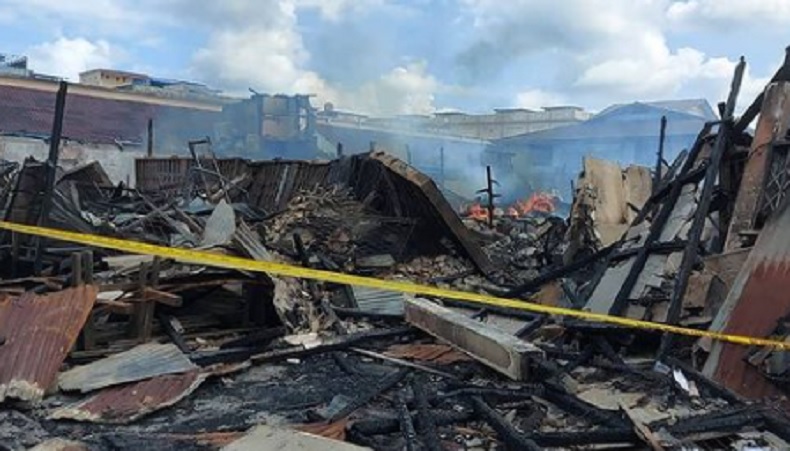 Polisi Selidiki Kebakaran 60 Unit Ruko di Sintang, Kerugian Rp10 Miliar