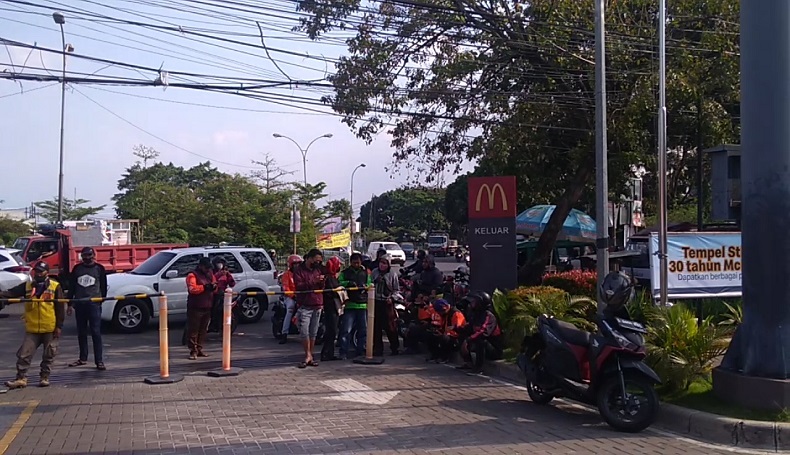  Nasib Driver Ojol Antre 4 Jam Gagal Pesan BTS Meal, Pulang dengan Tangan Kosong 
