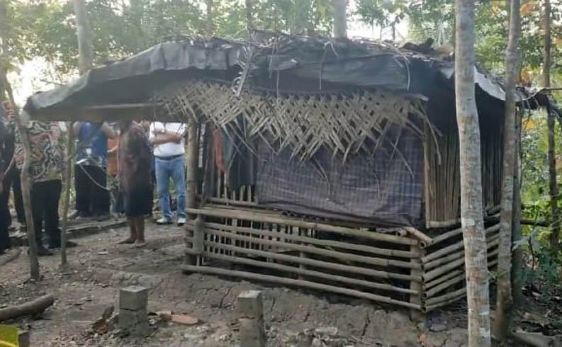  Warga di Kebumen Ini Bertahun-tahun Tinggal di Kuburan