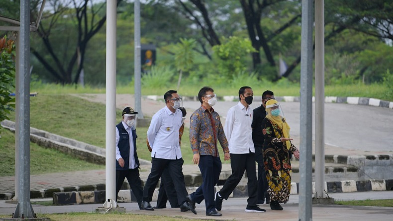 Gubernur Ridwan Kamil Dampingi Presiden Jokowi Tinjau Vaksinasi Massal di RSUI Depok