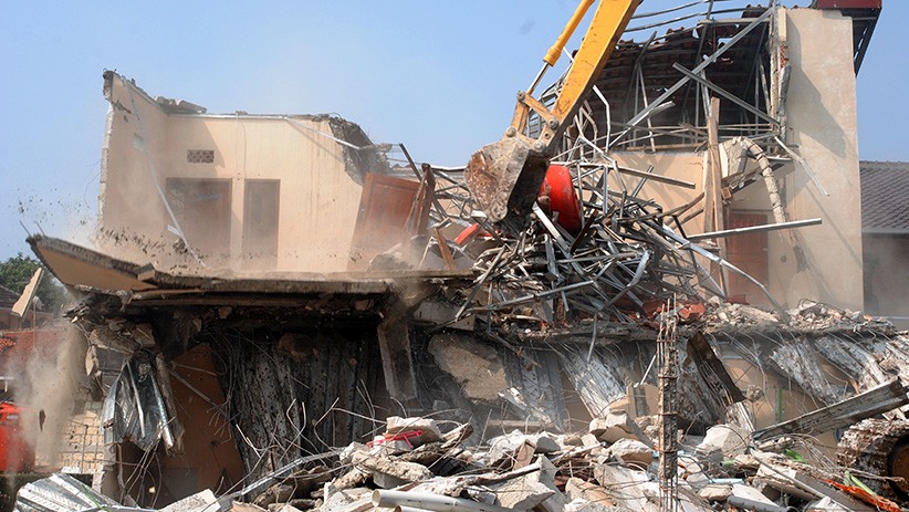 Tidak Memiliki Izin IMB, Kontrakan 4 Lantai Dibongkar Satpol PP Bogor - Bagian 2