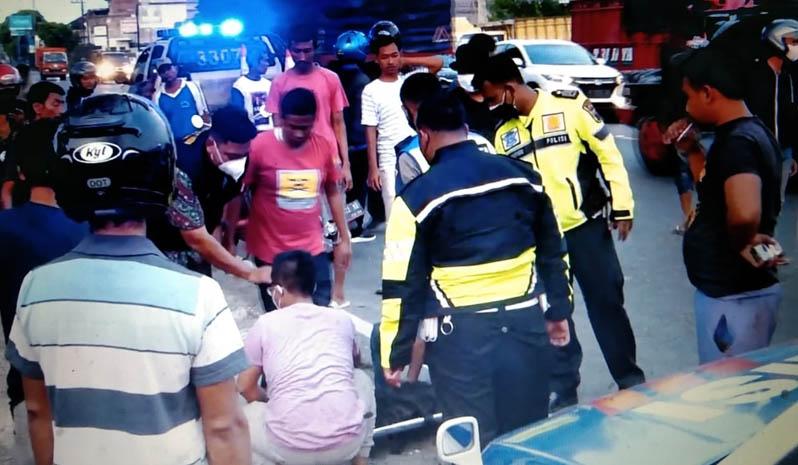 Melamun saat Berkendara, Pelajar Tabrak Truk di Jalur Pantura Demak