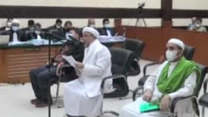 Habib Rizieq Bacakan Pleidoi di Persidangan, Sebut 4 Nama Salah Satunya Ahok