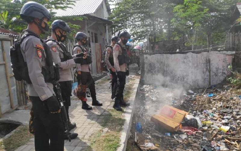 Digerebek Polisi, Pelaku Judi di Bima Kocar-kacir Tinggalkan Ayam Aduan
