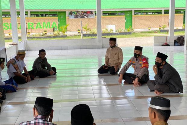 Silaturahmi ke Ponpes, Kapolres Enrekang Beri Motivasi Para Hafiz
