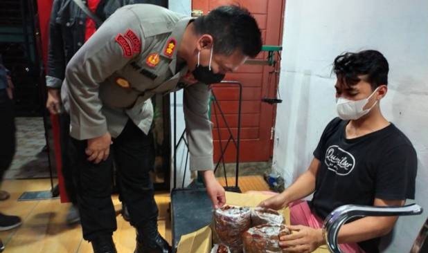 Polisi Amankan Paket Berisi Ganja yang Coba Diselundupkan ke Batam