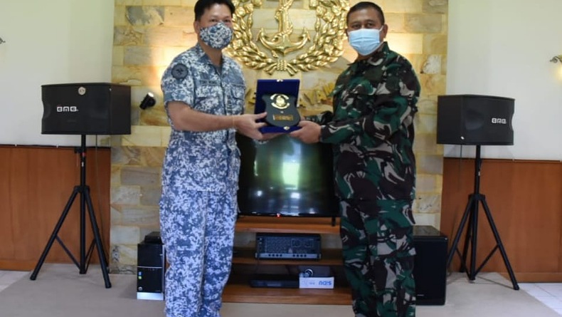 title Atase Laut Singapura Kunjungi Lantamal VIII, Jajaki Kerja Sama Jaga Stabilitas Maritim Atase Laut Singapura Kunjungi Lantamal VIII, Jajaki Kerja Sama Jaga Stabilitas Maritim