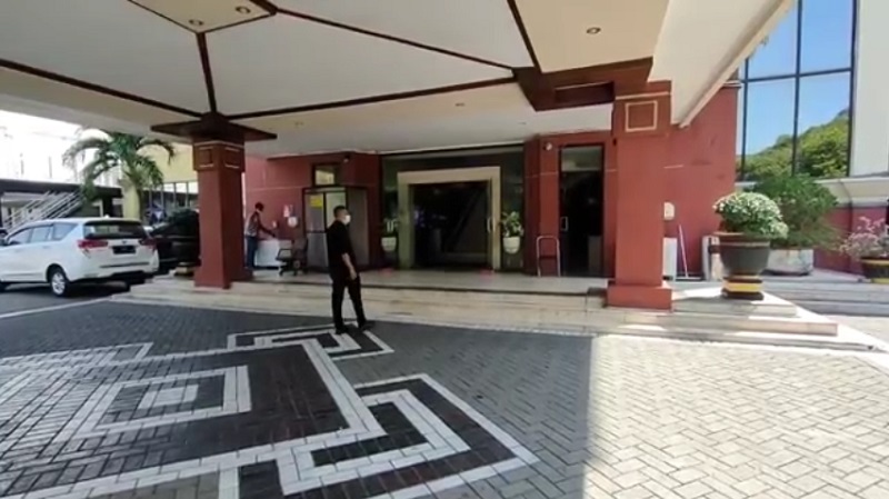 title Ketua dan 10 Anggota DPRD Surabaya Positif Covid-19 usai Pulang dari Makam Bung Karno Ketua dan 10 Anggota DPRD Surabaya Positif Covid-19 usai Pulang dari Makam Bung Karno