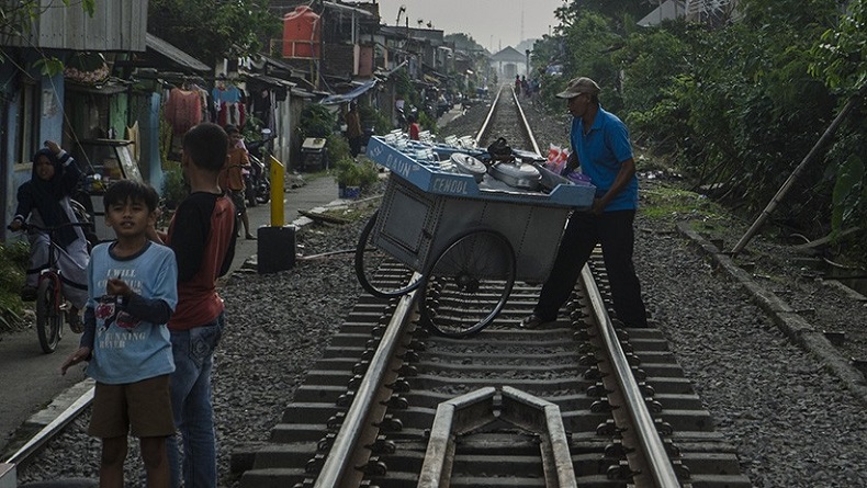 Proyek Double Track KA Dilanjutkan, Ratusan Bangunan di Kiaracondong Bandung Tergusur