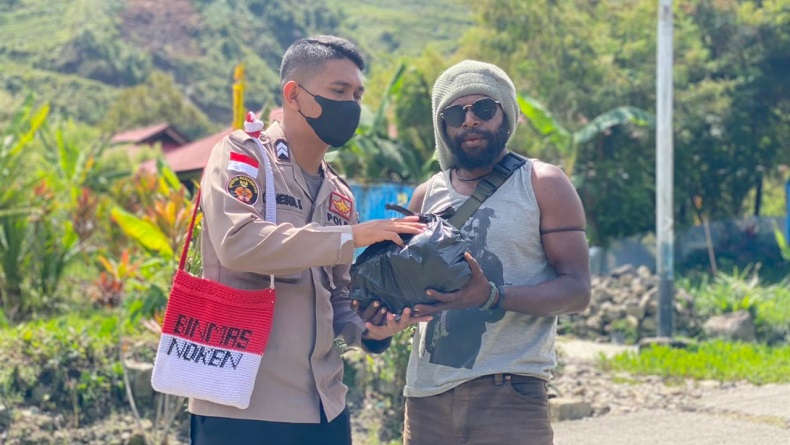 Tobat dari KKB, Mantan Anak Buah Lekagak Telenggen Bersahabat dengan TNI Polri