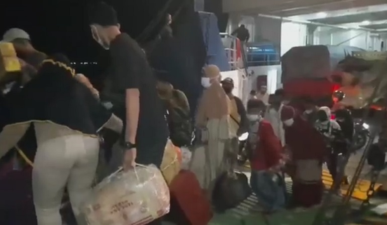 Satgas Covid-19 Perketat Tes Swab Penumpang Kapal di Pelabuhan Jangkar Situbondo 