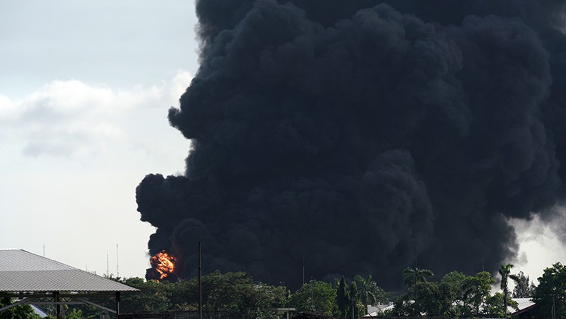 Kilang Minyak Pertamina Masih Terbakar, Asap Hitam Membubung Tinggi - Bagian 2