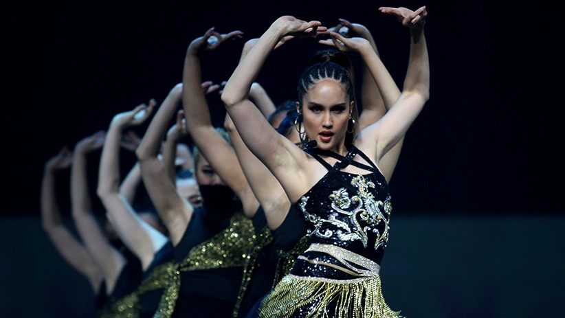 Cinta Laura Tampil Energik pada Konser Opening Euro 2020 - Bagian 2