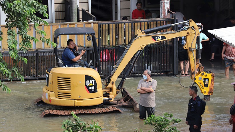 Tanggul Jebol, Perumahan Nerada Estate Ciputat Terendam Banjir - Bagian 4