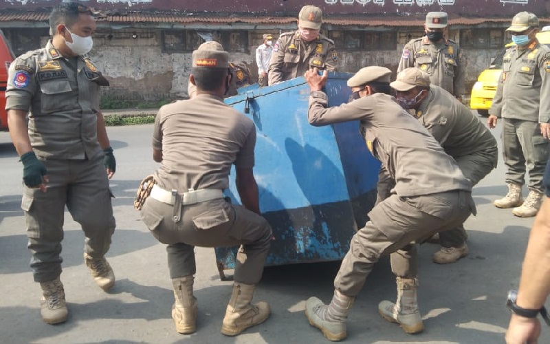 Langgar Perda K3, Puluhan PKL di Pasar Tagog Padalarang Ditertibkan