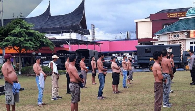 Polisi Angkut Puluhan Preman yang Sering Pungli Sopir di Padang
