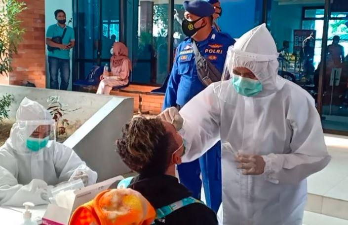 Positif Covid-19, 3 Penumpang Kapal di Pelabuhan Gresik Gagal Pulang ke Bawean