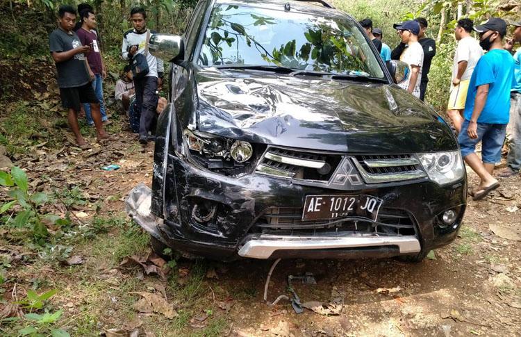 Pecah Ban, Pajero Seruduk 3 Motor Matik 1 Korban Meninggal