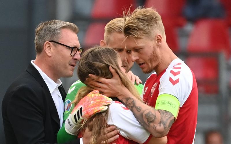 Simon Kjaer Dapat Penghargaan UEFA Berkat Aksi Heroik Selamatkan Christian Eriksen