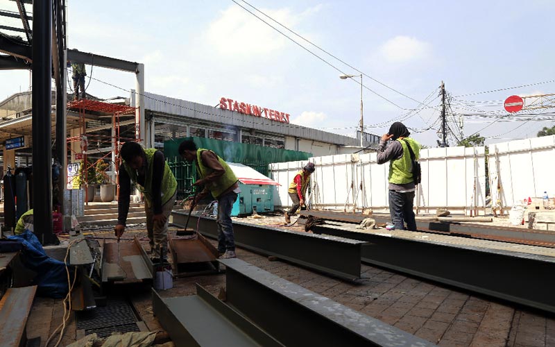 Terus Dipercantik, Stasiun Tebet Kini Terintegrasi dengan Halte Transjakarta - Bagian 4