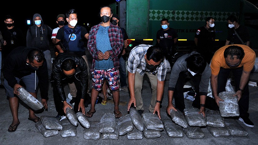 44 Kilogram Ganja Dikirim dari Medan ke Bali - Bagian 2