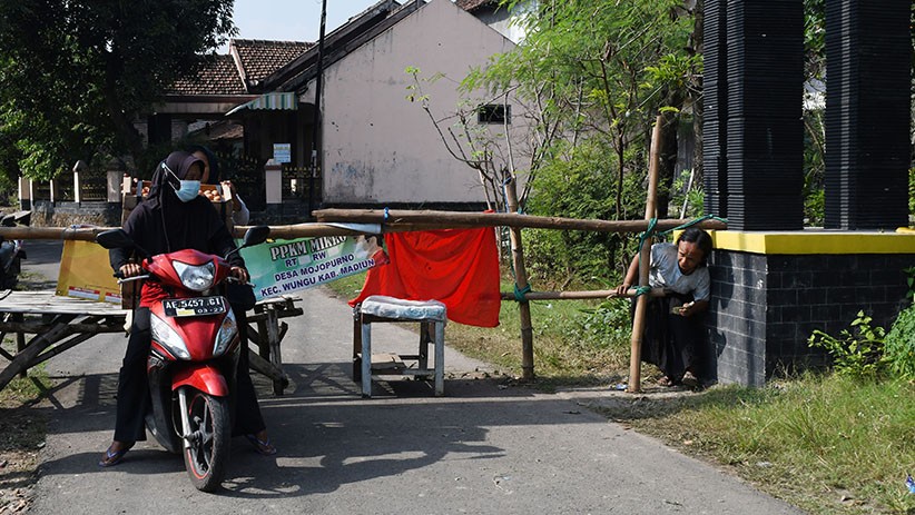Gegara Klaster Hajatan, Akses Menuju Desa Bantengan Madiun Ditutup - Bagian 1