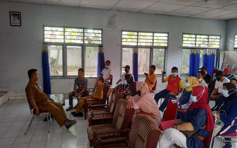 4 Bulan Gaji Tak Dibayar, Puluhan Ketua RT Datangi Kantor Camat di OKU