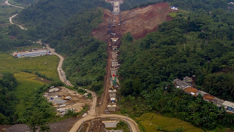 Penampakan dari Udara Jembatan Tertinggi Proyek Kereta Cepat Jakarta-Bandung - Bagian 3