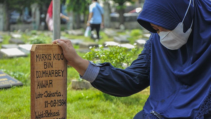 Suasana Haru Pemakaman Markis Kido di TPU Kebon Nanas - Bagian 1