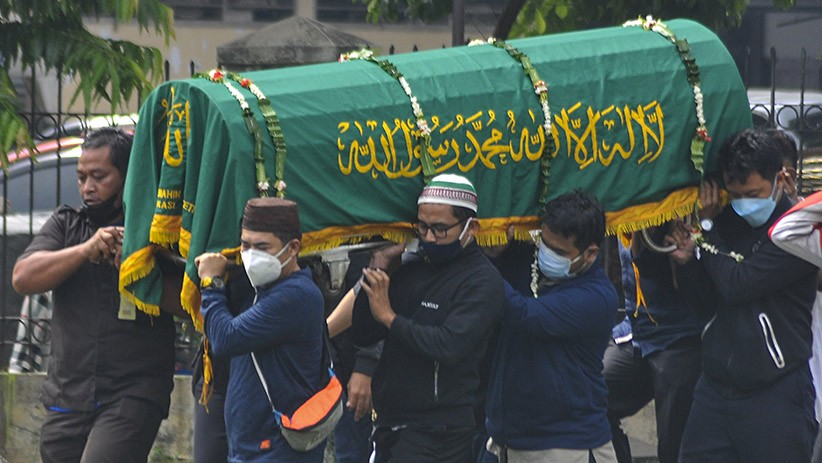 Suasana Haru Pemakaman Markis Kido di TPU Kebon Nanas - Bagian 3