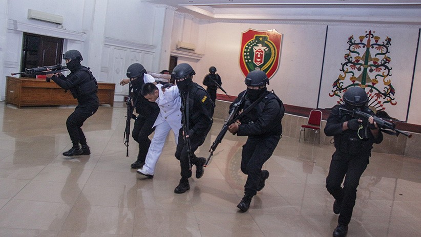 Prajurit Raider TNI AD Selamatkan Gubernur Kalteng yang Disandera Teroris - Bagian 1