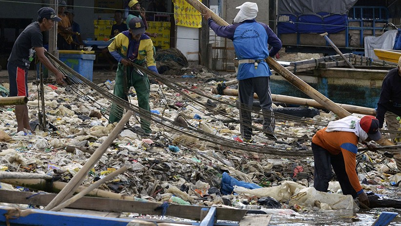 Kotor dan Jorok, Pantai Sukaraja Lampung Tertutup Sampah - Bagian 2