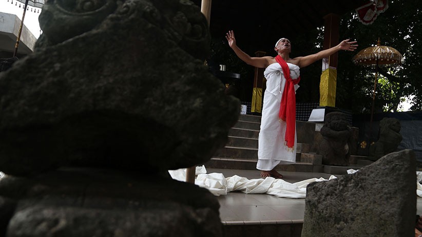 Rakyat Jelata Hadapi Jalan Buntu, Seniman Mengadu ke Patung Joko Dolog  - Bagian 3