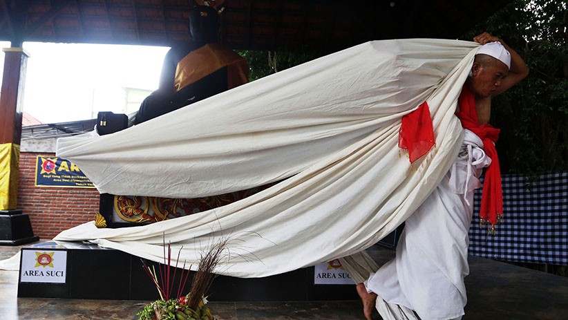 Rakyat Jelata Hadapi Jalan Buntu, Seniman Mengadu ke Patung Joko Dolog  - Bagian 4