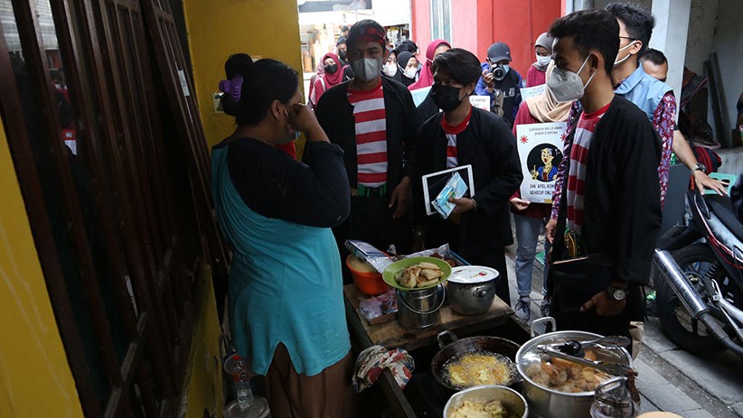 Mahasiswa UMSurabaya Blusukan ke Kampung Nelayan Sosialisasi Bahaya Covid-19 - Bagian 2