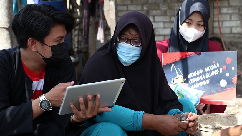Mahasiswa UMSurabaya Blusukan ke Kampung Nelayan Sosialisasi Bahaya Covid-19 - Bagian 3