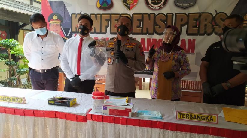 Oknum Kades di Lamongan Digerebek Berduaan dengan Istri Orang, Sembunyi di Plafon