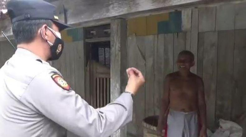 title Takut Divaksin Covid-19, Lansia di Grobogan Ini Kabur Masuk Rumah Takut Divaksin Covid-19, Lansia di Grobogan Ini Kabur Masuk Rumah