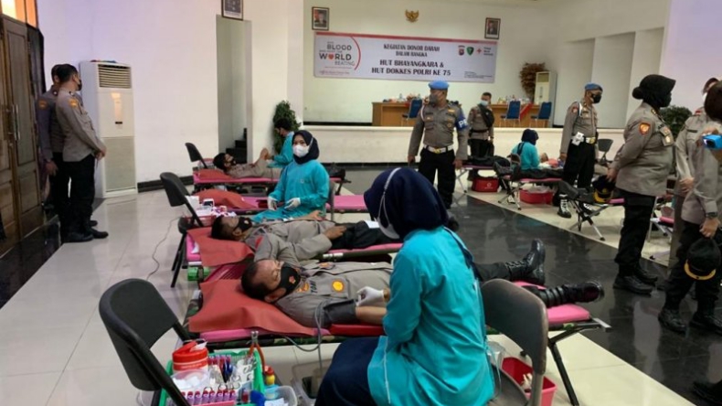 HUT ke-75 Polri, 142 Personel Polda Sumbar Donorkan Darah