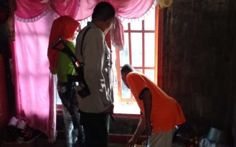 title Kamar Kos Mahasiswi di Bima Dimasuki Orang Tak Dikenal, Jendela Didobrak Kamar Kos Mahasiswi di Bima Dimasuki Orang Tak Dikenal, Jendela Didobrak