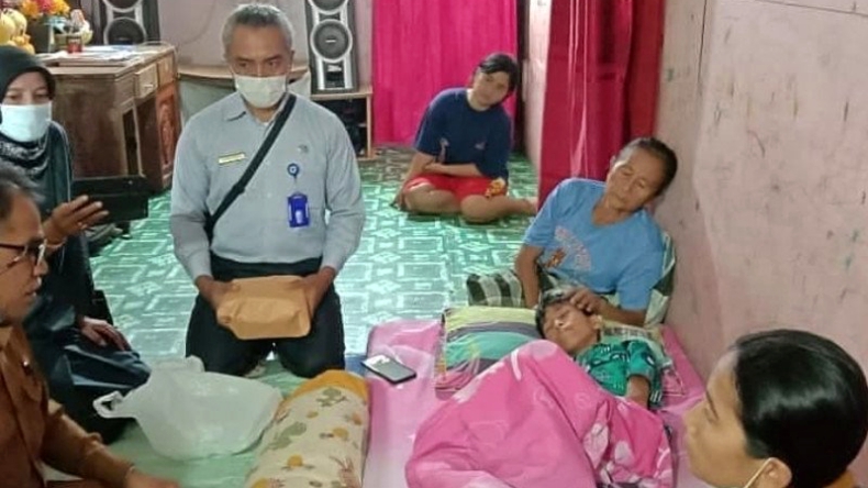 Tolong, Siswa SD di Bukittingi Sakit Tumor di Kaki